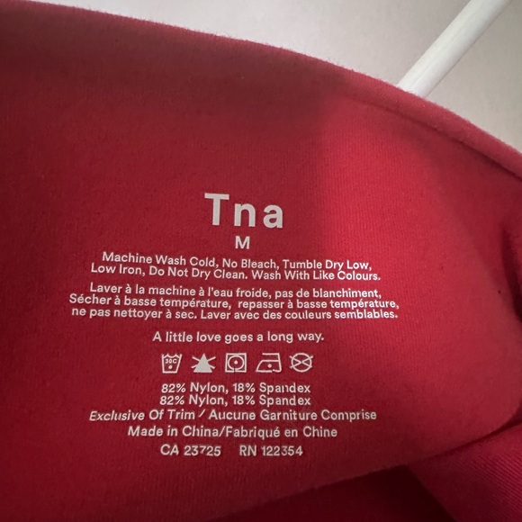 Aritzia TNA knee length leggings - Picture 3 of 3